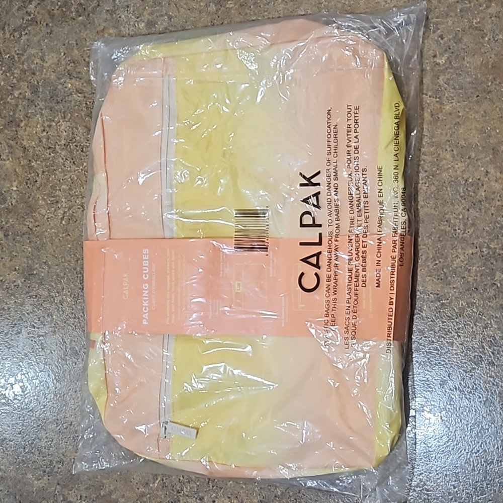 NEW IN PACKAGE SET OF 3 CALPAK PACKING CUBES